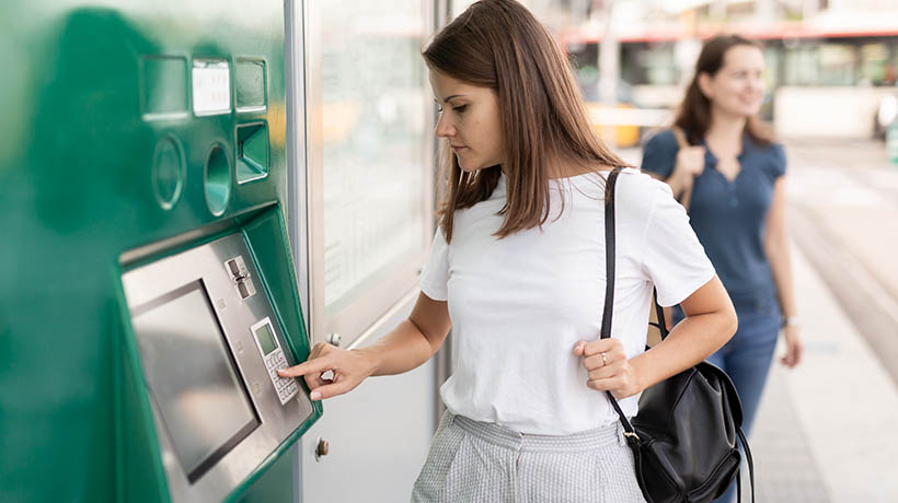 Màn hình cảm ứng công nghiệp tiêu chuẩn IP-67 giúp đáp ứng yêu cầu của các kiosk bán hàng tự động